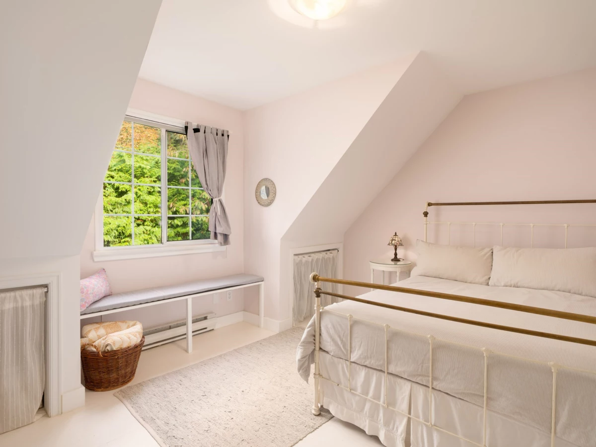 Loft / Bonus Room Photo of 1245 Miller Road, Bowen Island, BC