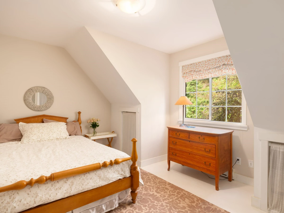 Powder Room Photo of 1245 Miller Road, Bowen Island, BC