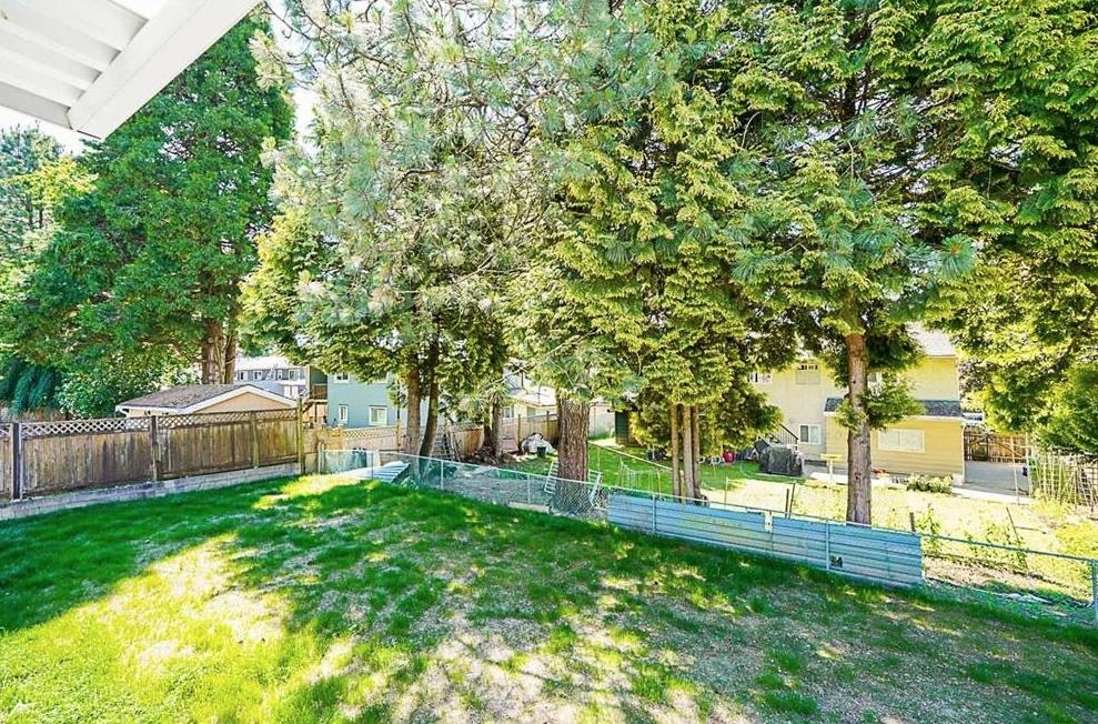 Basement Recreation Room Photo of 15084 86a Avenue, Surrey, BC