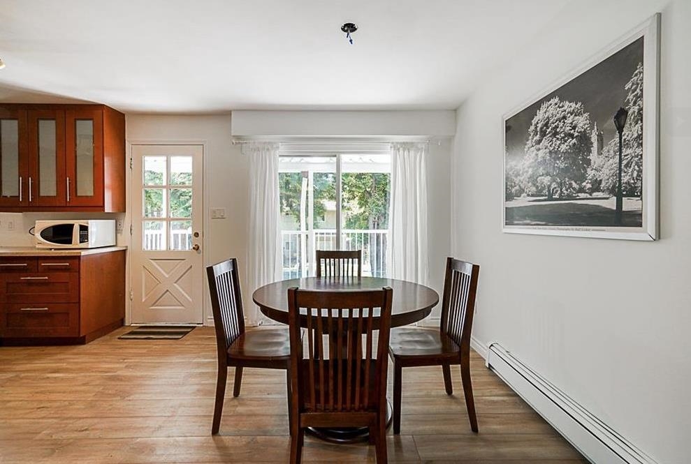 Breakfast Nook Photo of 15084 86a Avenue, Surrey, BC