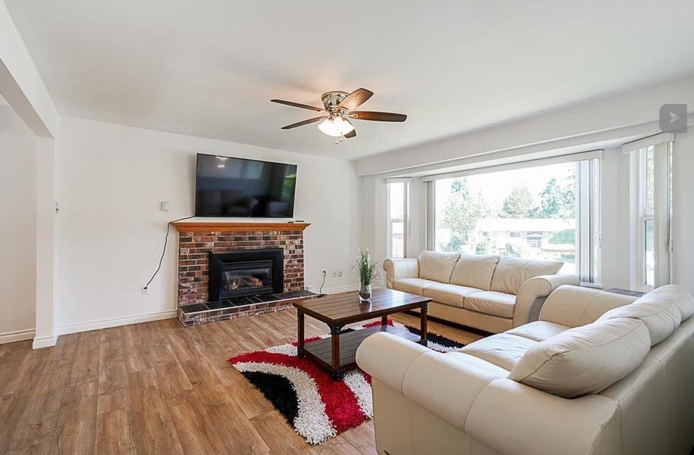 Family Room Photo of 15084 86a Avenue, Surrey, BC
