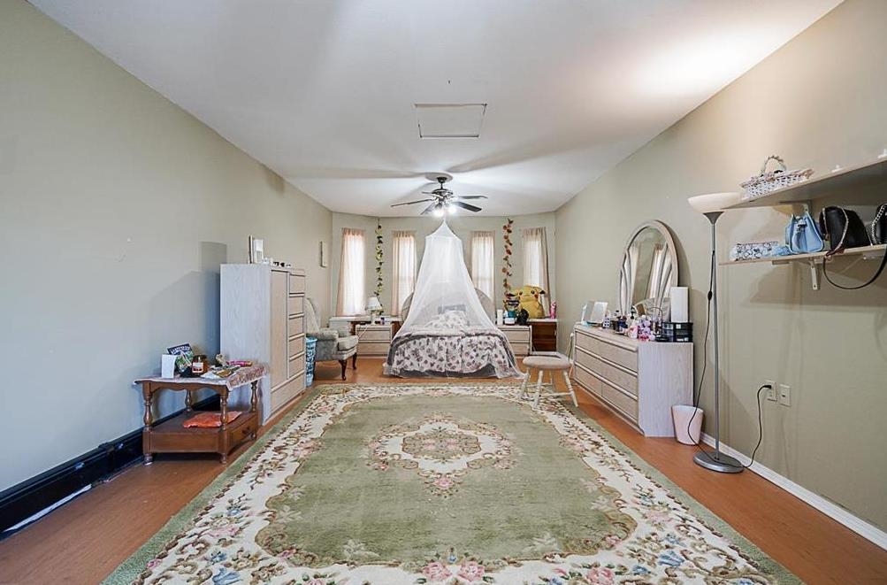 Guest Bathroom Photo of 15084 86a Avenue, Surrey, BC