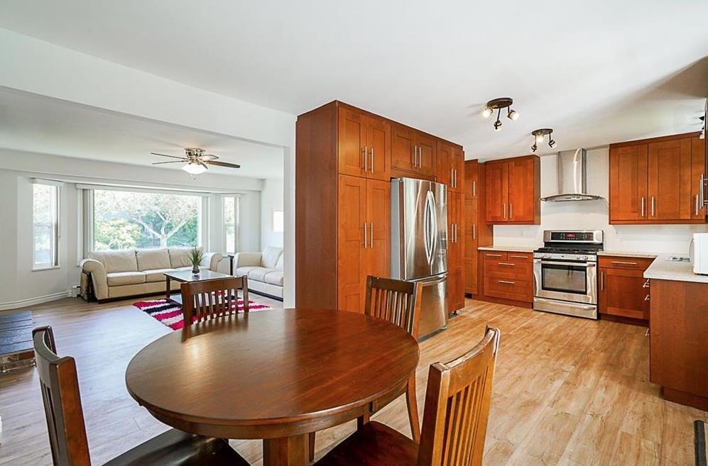 Kitchen Island Photo of 15084 86a Avenue, Surrey, BC