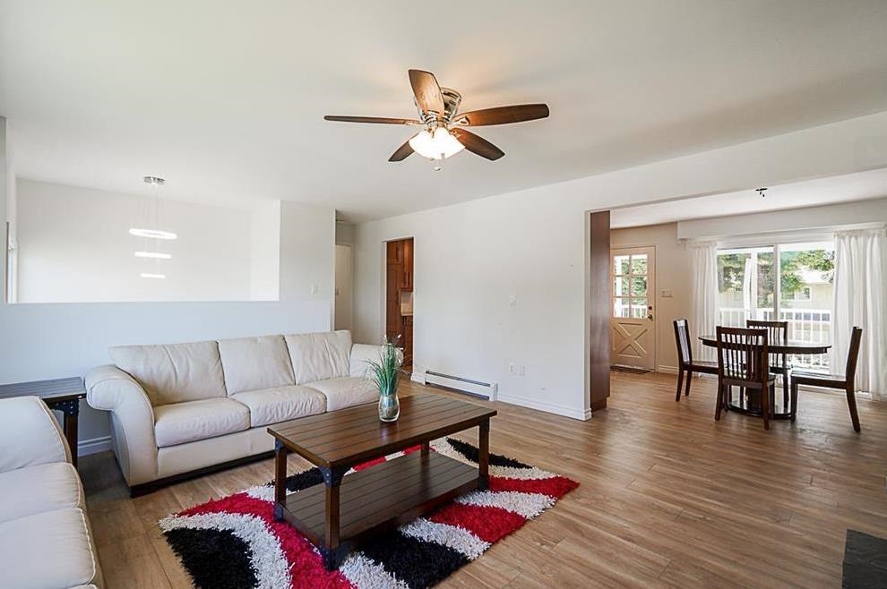 Living Room Photo of 15084 86a Avenue, Surrey, BC