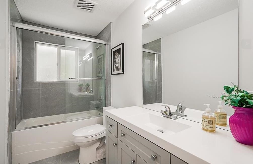 Walk-In Closet Photo of 15084 86a Avenue, Surrey, BC