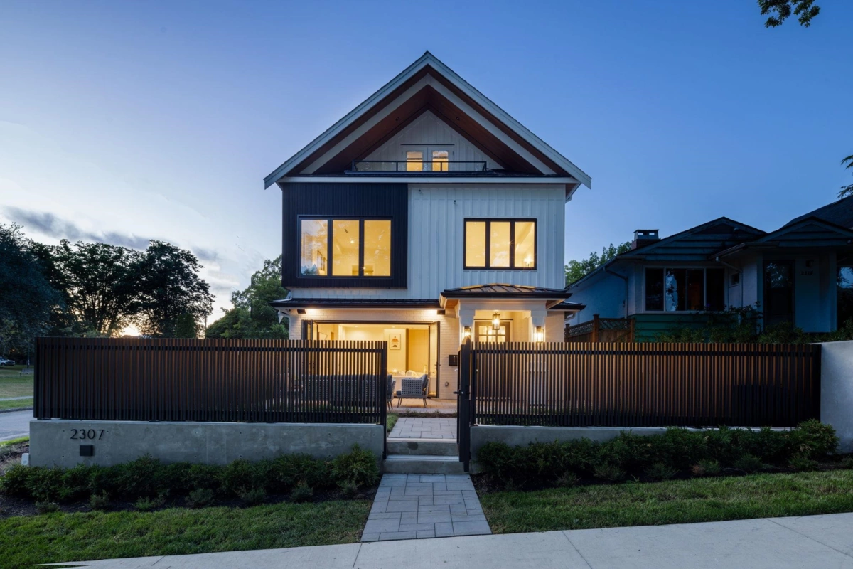 Backyard Photo of 2307 E 3rd Avenue, Vancouver, BC