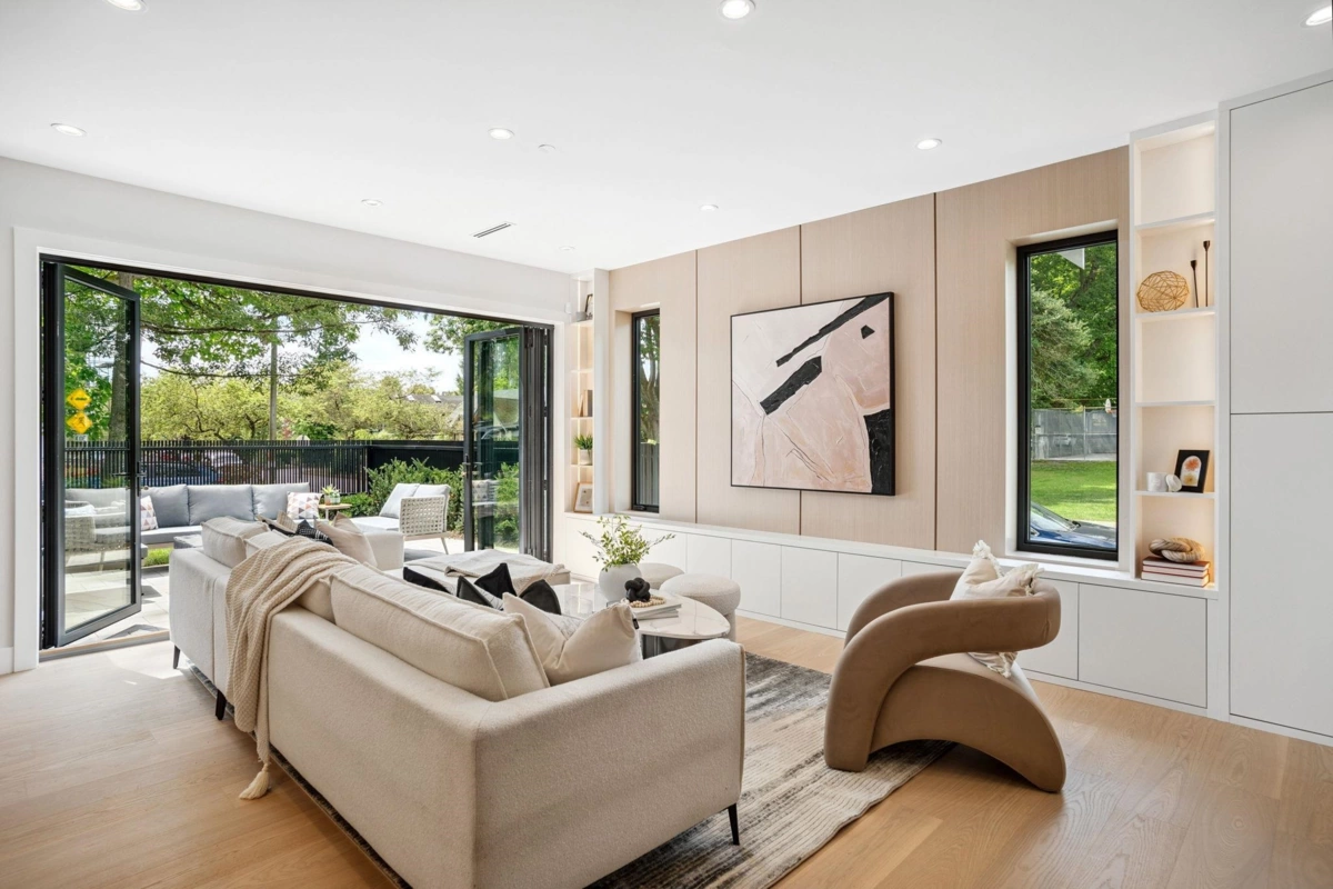 Dining Area Photo of 2307 E 3rd Avenue, Vancouver, BC