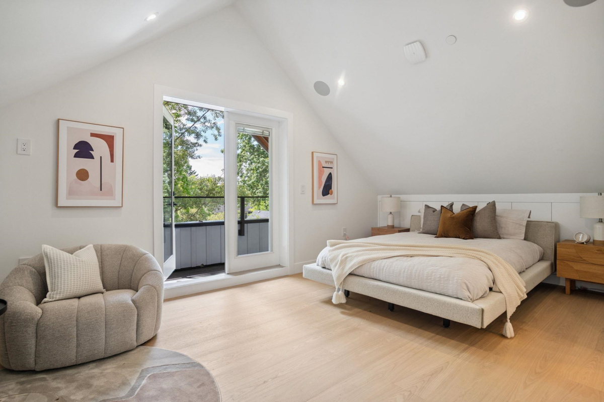 Entry Foyer Photo of 2307 E 3rd Avenue, Vancouver, BC
