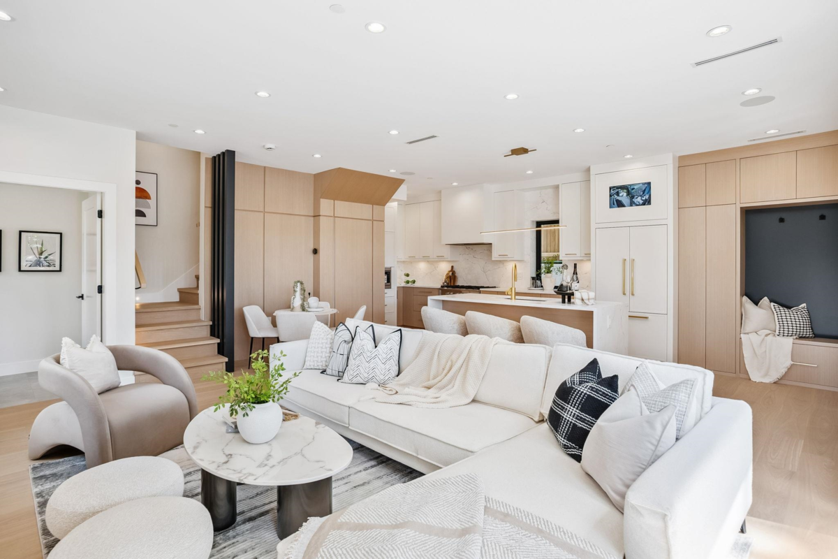 Kitchen Island Photo of 2307 E 3rd Avenue, Vancouver, BC