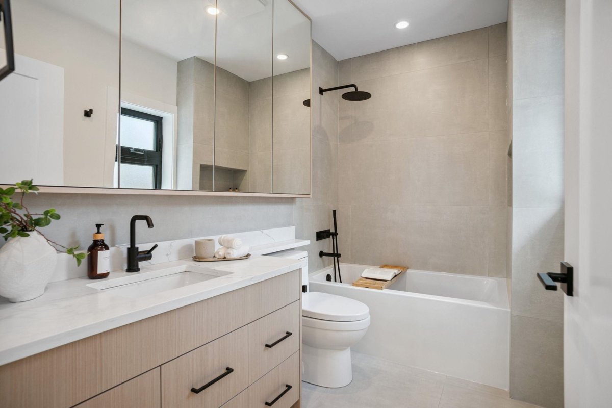 Mudroom Photo of 2307 E 3rd Avenue, Vancouver, BC