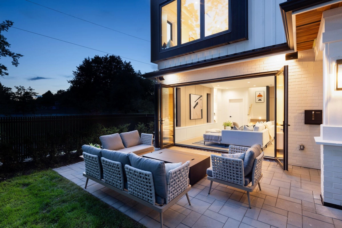 Outdoor Deck Photo of 2307 E 3rd Avenue, Vancouver, BC