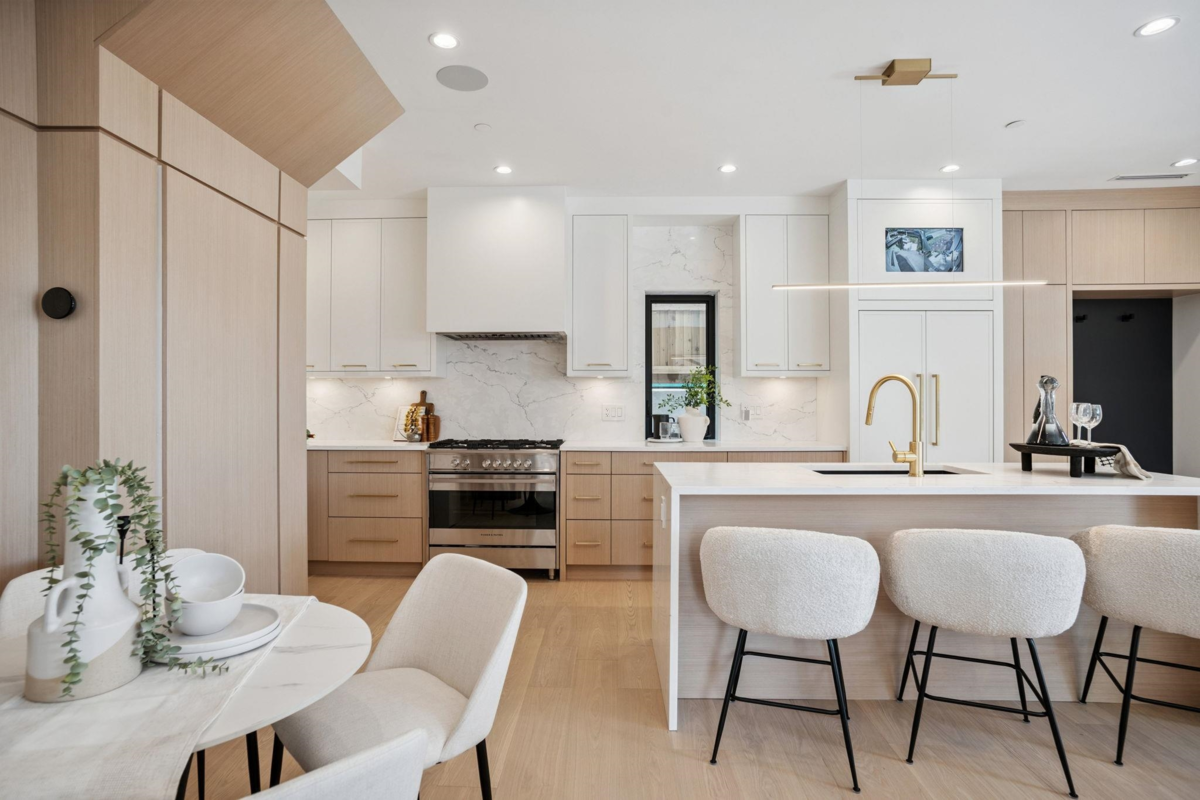 Primary Bathroom Photo of 2307 E 3rd Avenue, Vancouver, BC