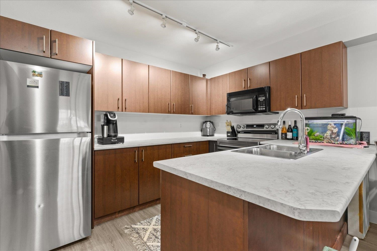 Kitchen Photo of 101 45555 Yale Road, Chilliwack, BC