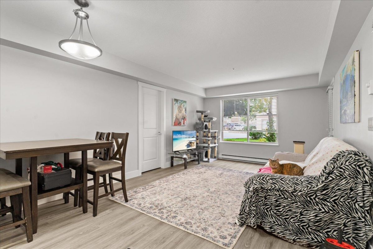 Primary Bathroom Photo of 101 45555 Yale Road, Chilliwack, BC