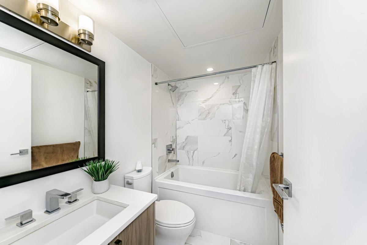 Kitchen Photo of 2809 13350 Central Avenue, Surrey, BC