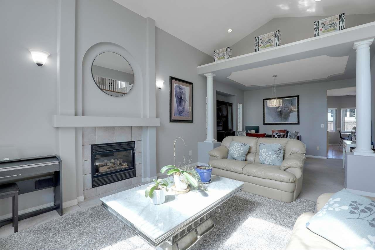 Family Room Photo of 16865 80 Avenue, Surrey, BC