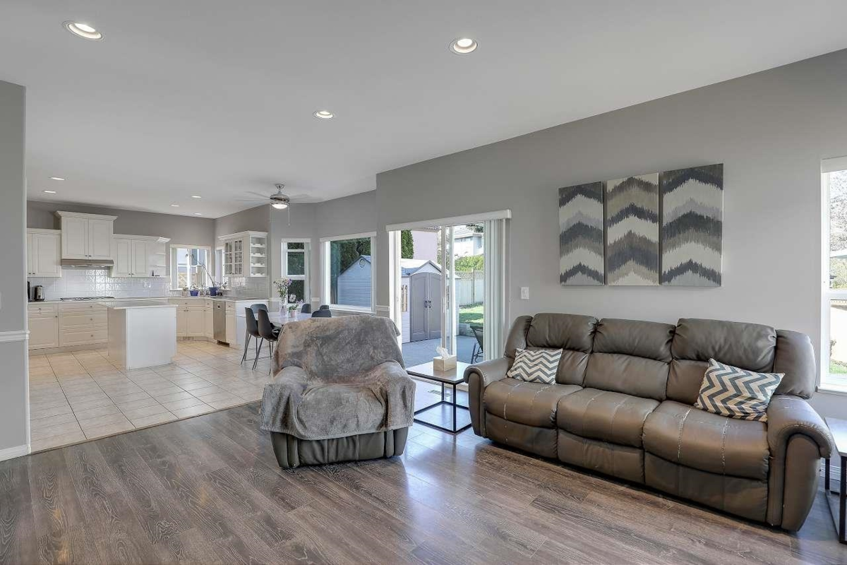 Guest Bathroom Photo of 16865 80 Avenue, Surrey, BC