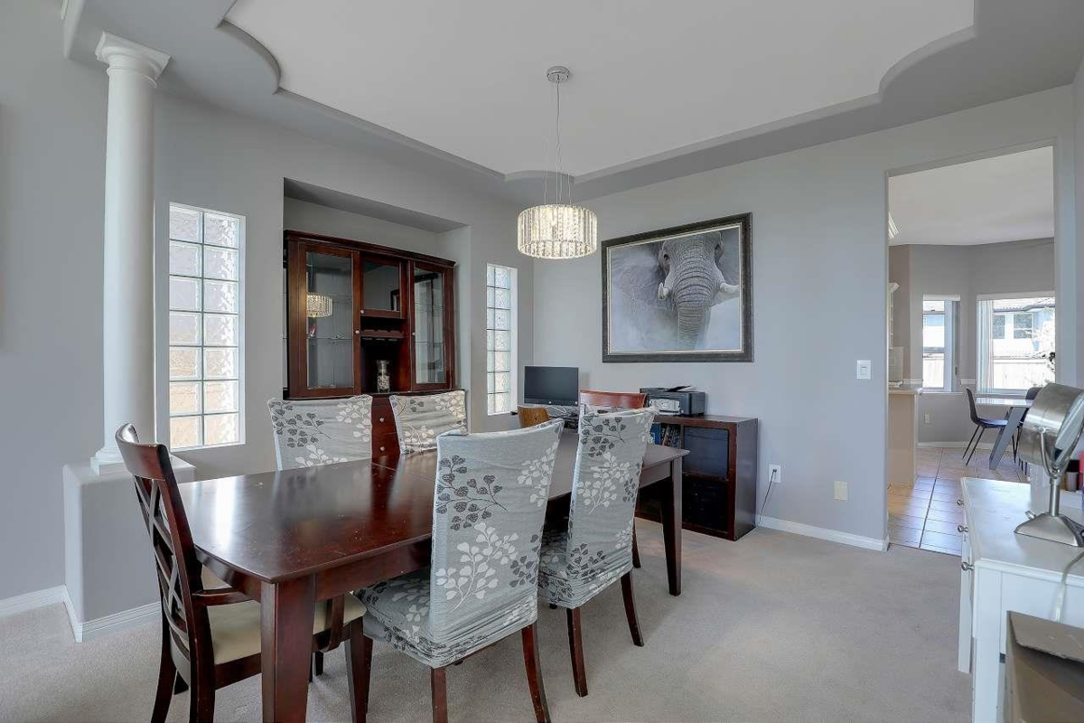 Kitchen Photo of 16865 80 Avenue, Surrey, BC