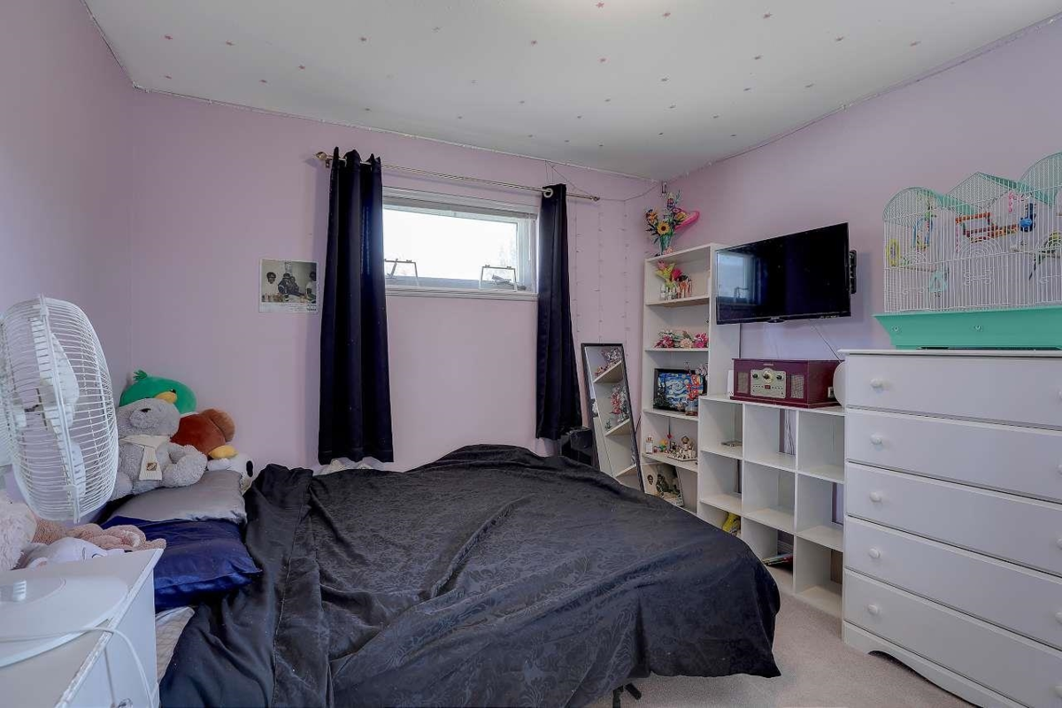 Laundry Room Photo of 16865 80 Avenue, Surrey, BC