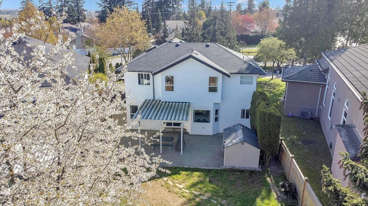 Outdoor Kitchen Photo of 16865 80 Avenue, Surrey, BC