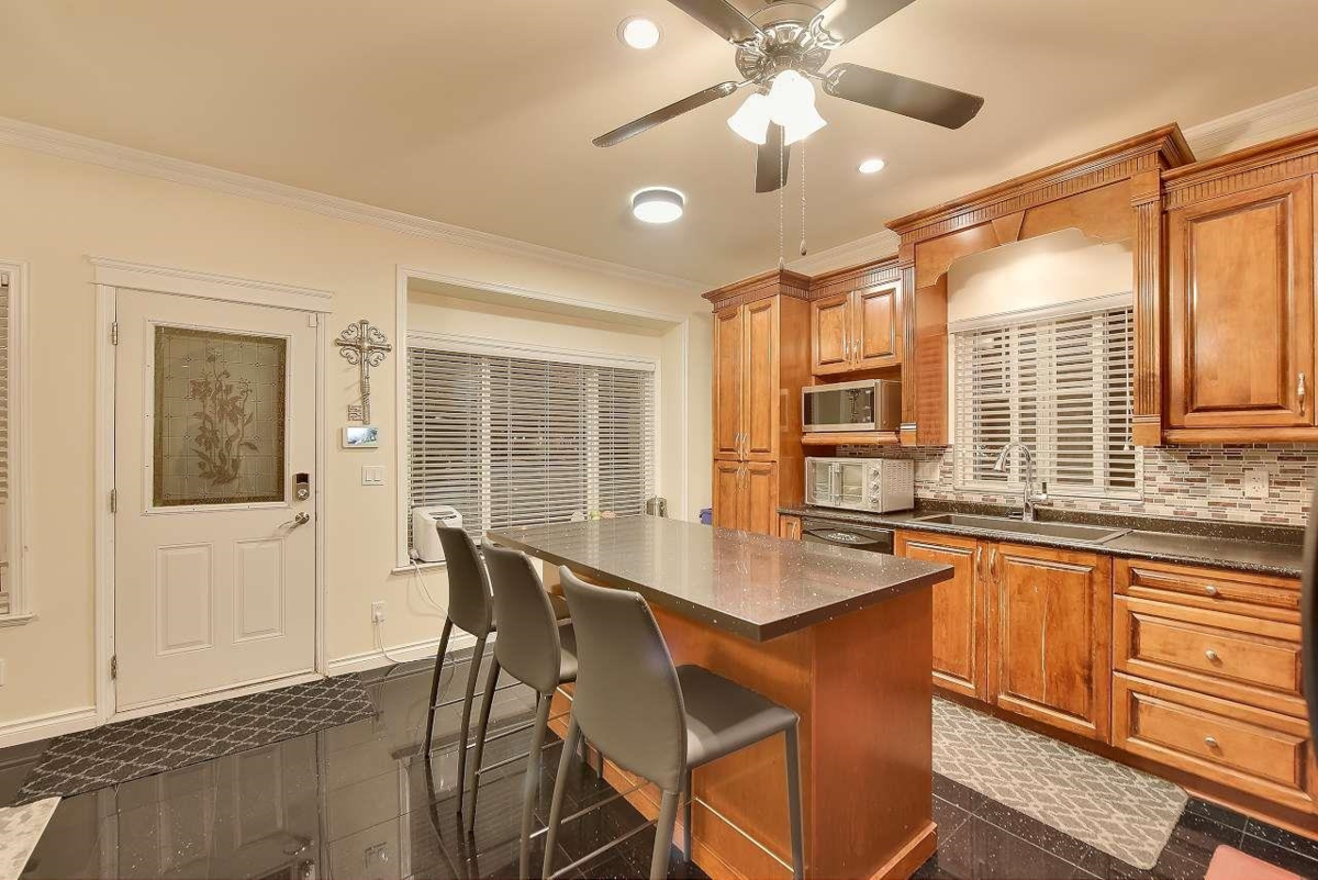 Laundry Room Photo of 6843 192nd Street, Surrey, BC