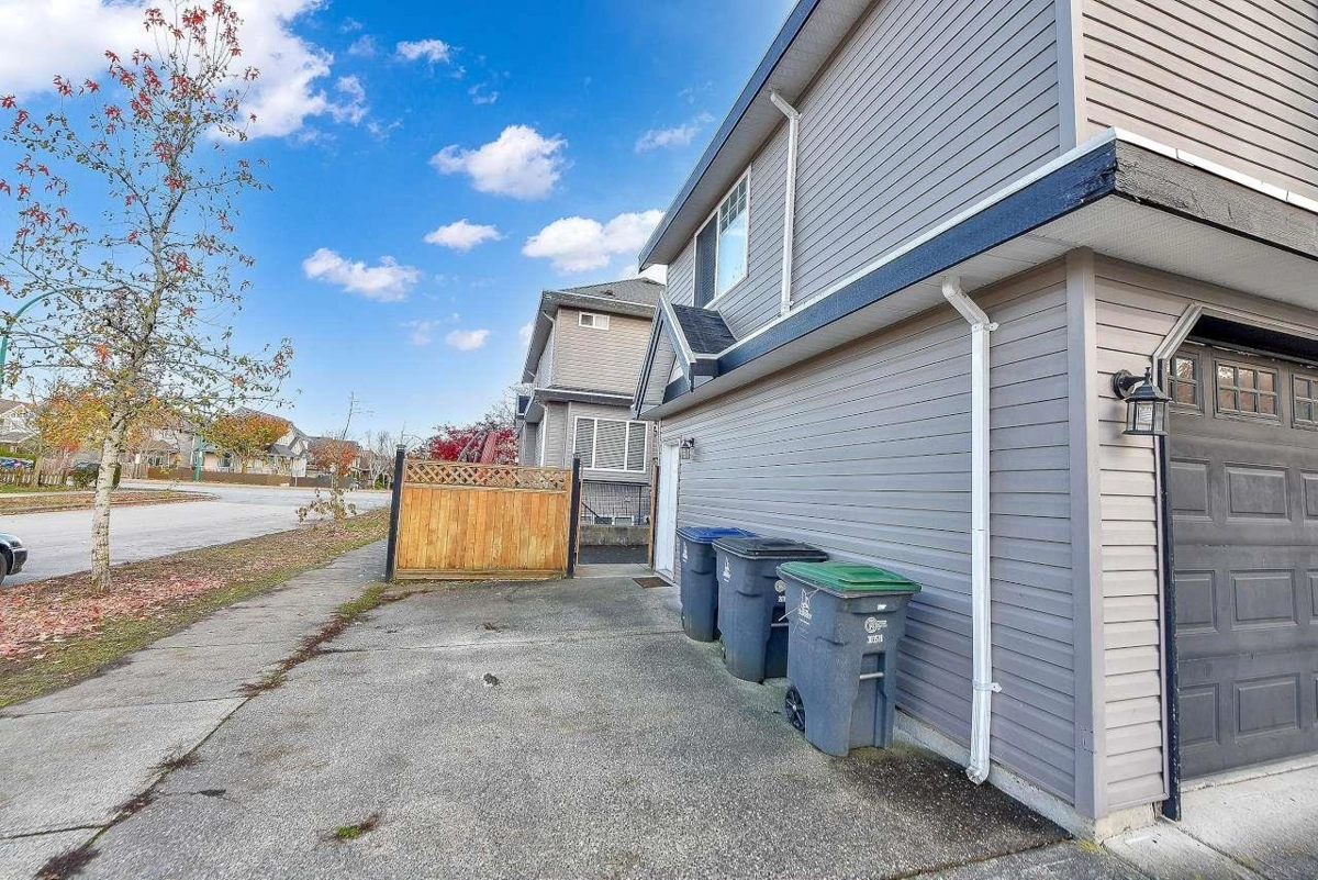 Powder Room Photo of 6843 192nd Street, Surrey, BC