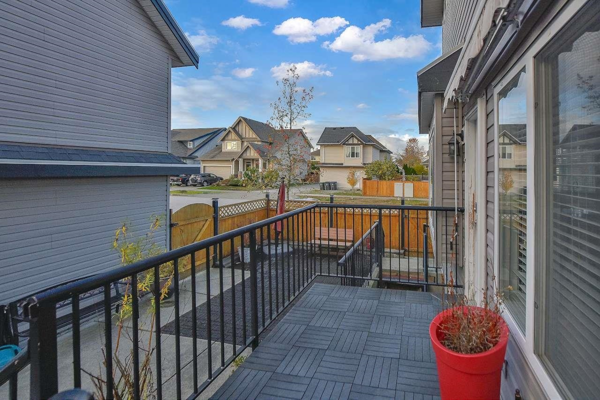 Primary Bathroom Photo of 6843 192nd Street, Surrey, BC