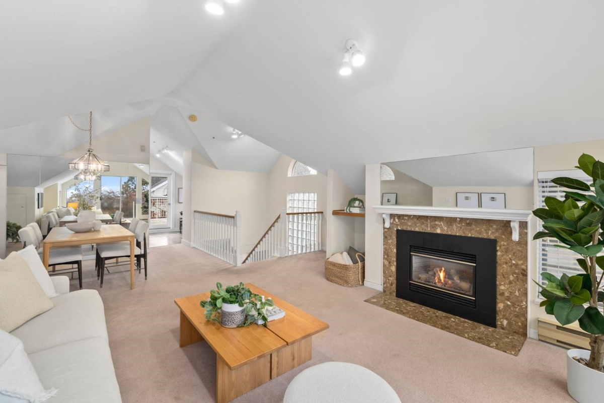 Dining Area Photo of 3274 W 1st Avenue, Vancouver, BC
