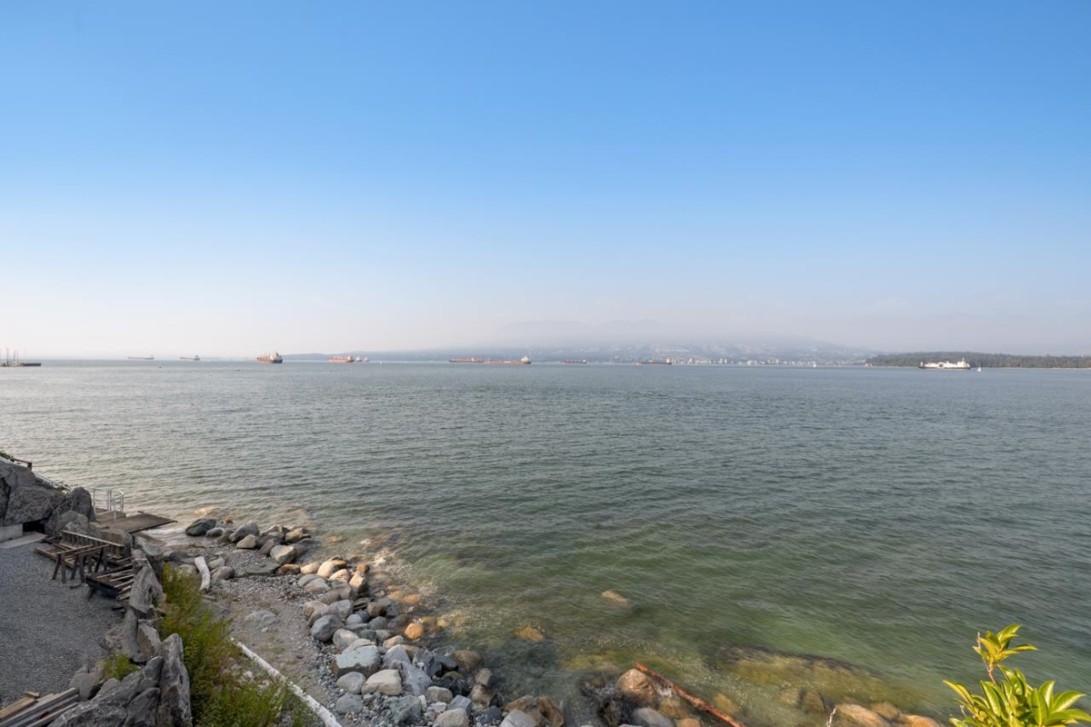 Front Yard Photo of 3274 W 1st Avenue, Vancouver, BC