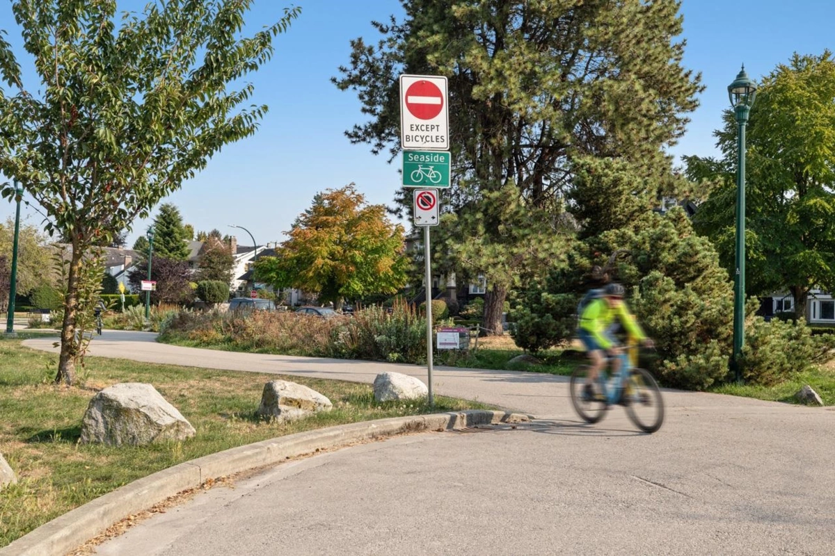 Garden / Landscaping Photo of 3274 W 1st Avenue, Vancouver, BC