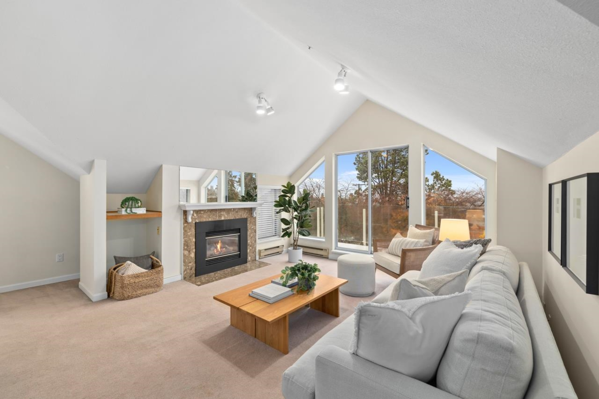 Living Room Photo of 3274 W 1st Avenue, Vancouver, BC