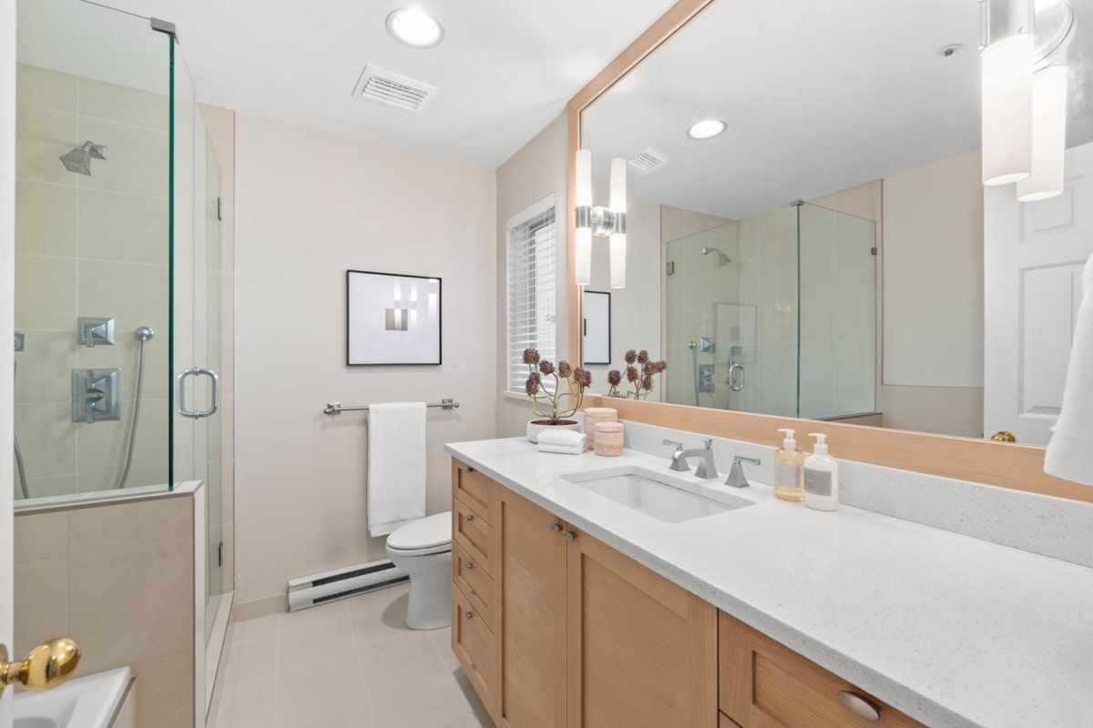 Loft / Bonus Room Photo of 3274 W 1st Avenue, Vancouver, BC