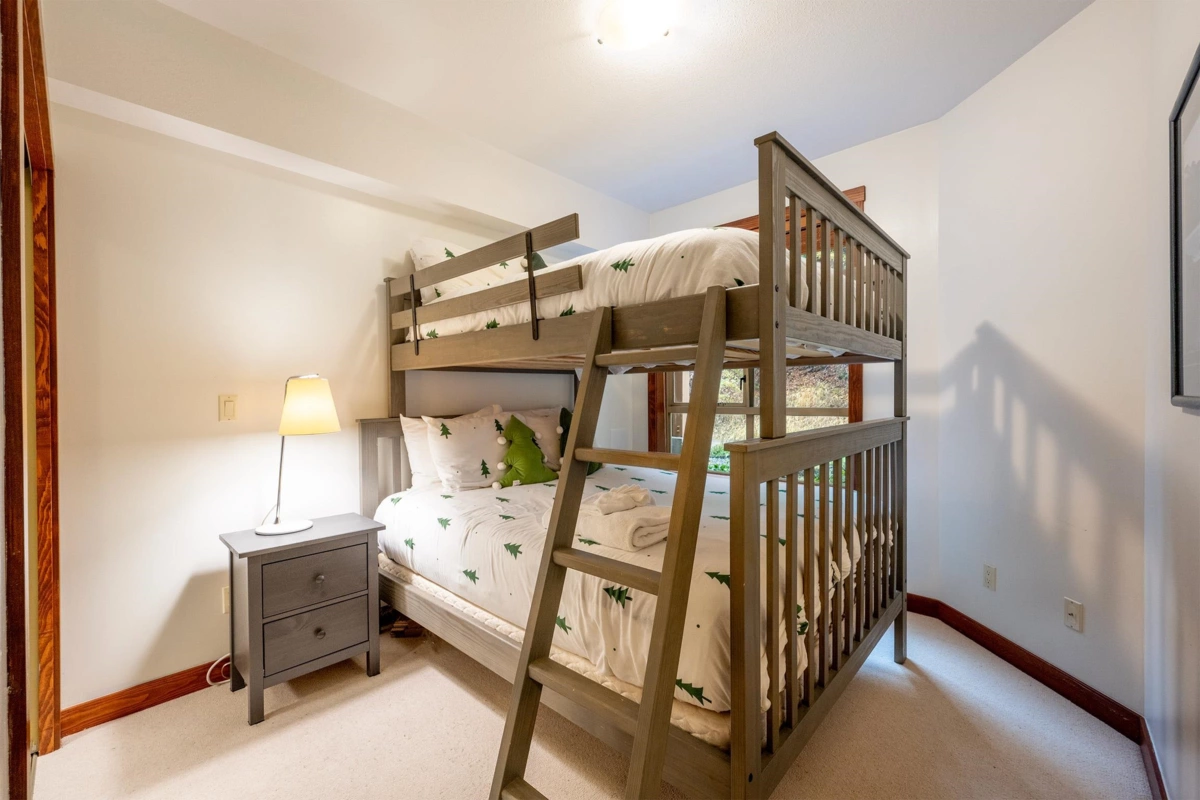 Guest Bathroom Photo of 25 2301 Taluswood Place, Whistler, BC
