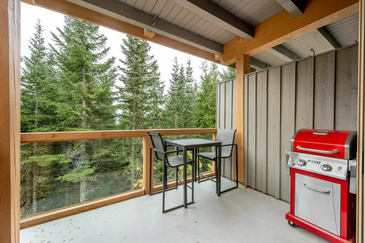 Kitchen Island Photo of 25 2301 Taluswood Place, Whistler, BC