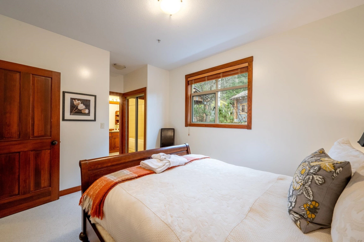 Primary Bathroom Photo of 25 2301 Taluswood Place, Whistler, BC