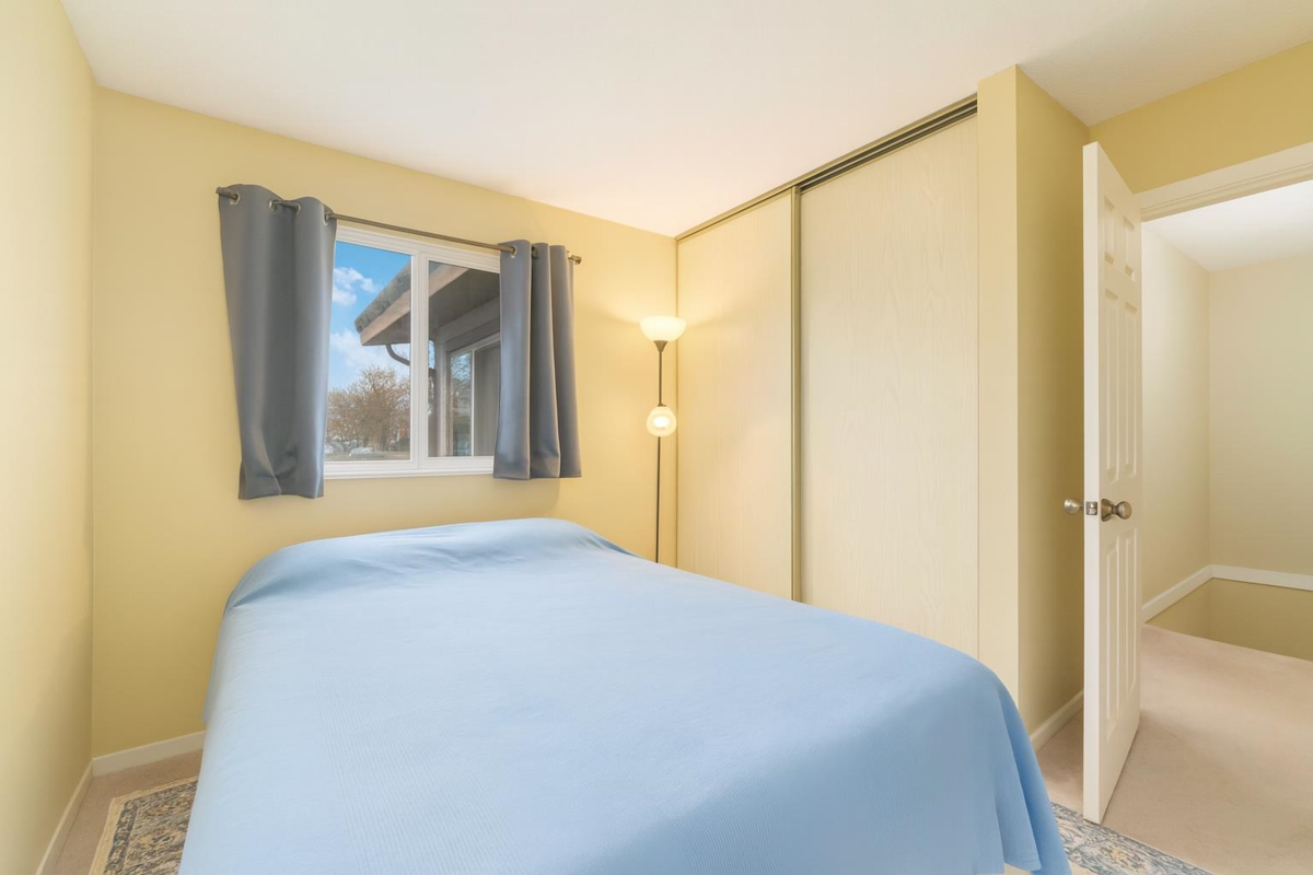 Family Room Photo of 6 310 Highland Way, Port Moody, BC