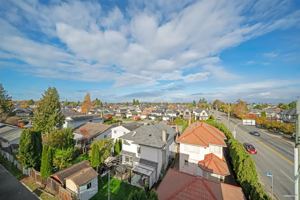 Garage Interior Photo of 1 3993 Chatham Street, Richmond, BC