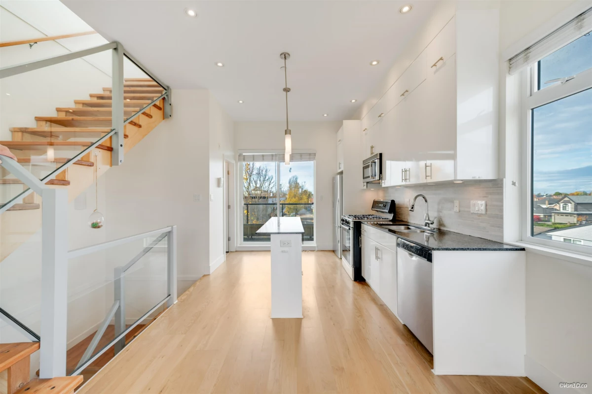 Loft / Bonus Room Photo of 1 3993 Chatham Street, Richmond, BC