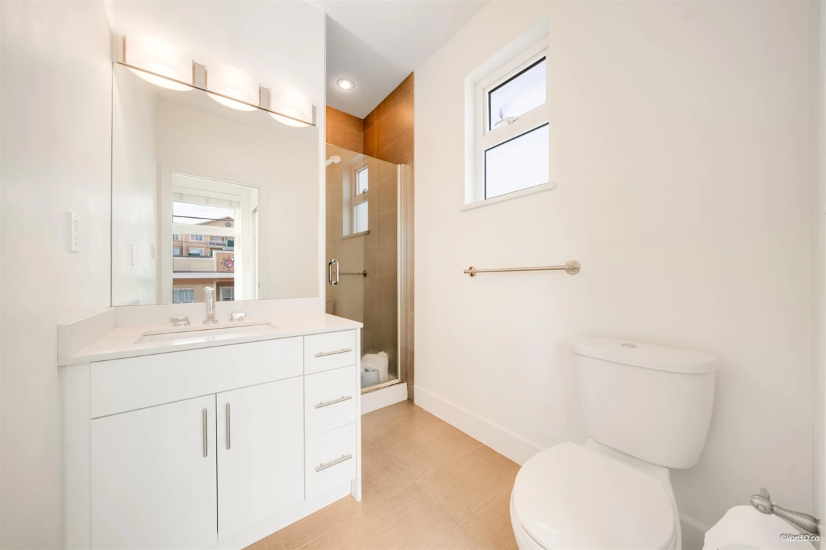 Primary Bathroom Photo of 1 3993 Chatham Street, Richmond, BC