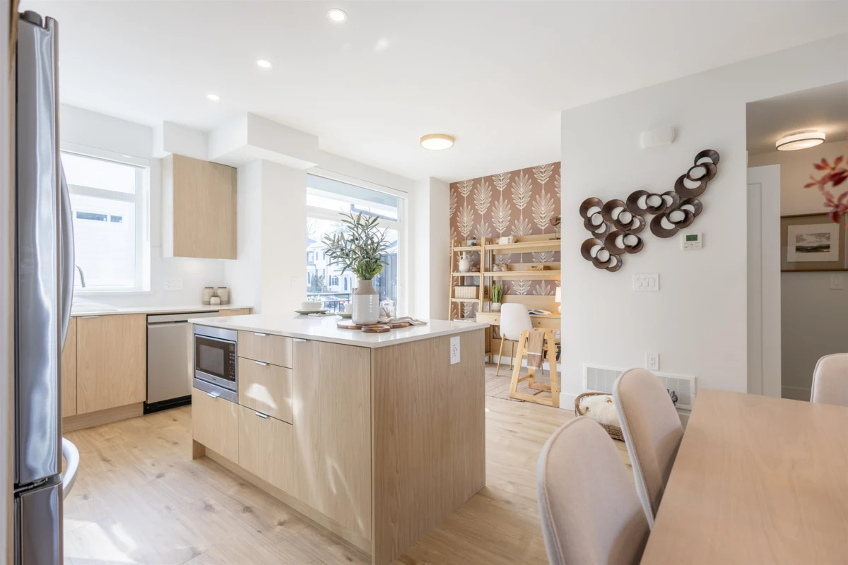 Dining Area Photo of 3 16325 21 Avenue, Surrey, BC