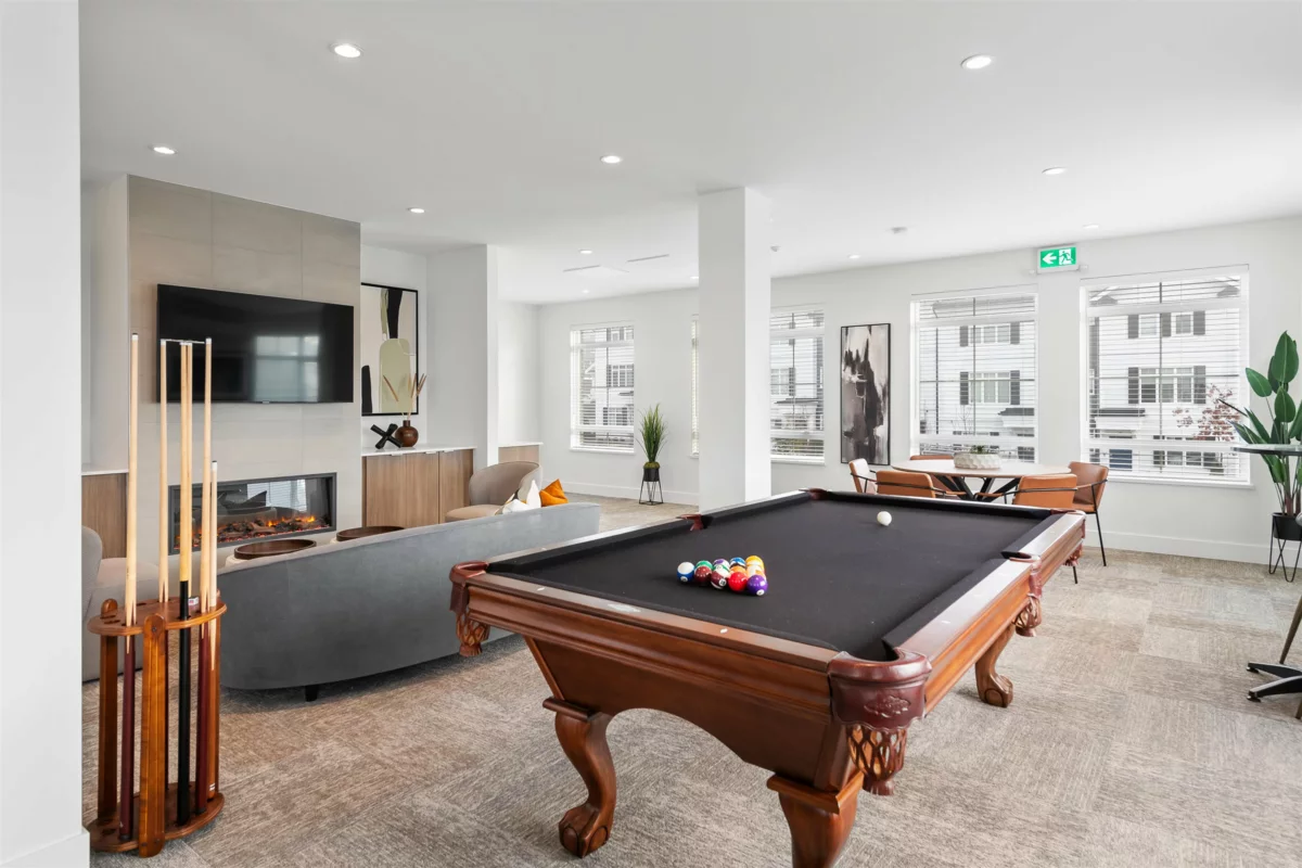 Front Yard Photo of 3 16325 21 Avenue, Surrey, BC