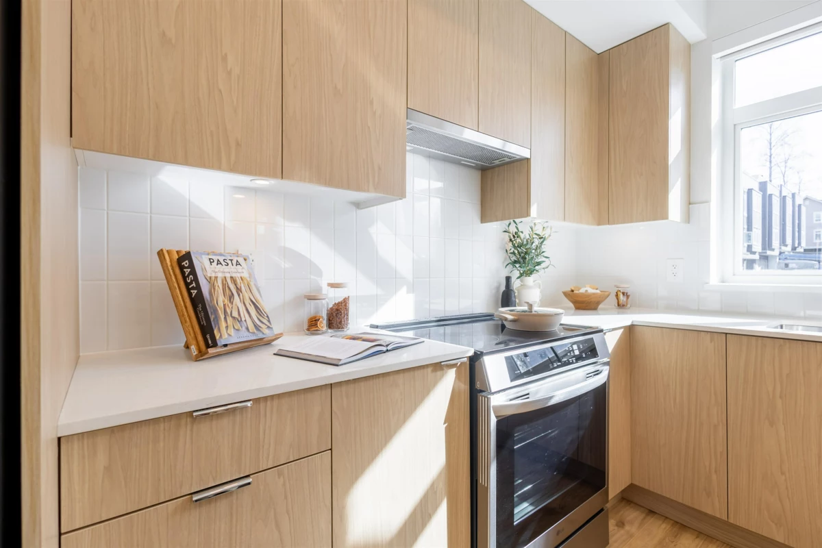 Kitchen Photo of 3 16325 21 Avenue, Surrey, BC