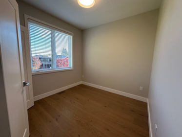 Walk-In Closet Photo of 344 E 17th Street, North Vancouver, BC