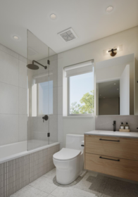 Primary Bathroom Photo of 5 2240 E 40th Avenue, Vancouver, BC