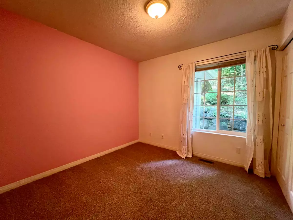 Basement Recreation Room Photo of 6080 Ross Road, Chilliwack, BC