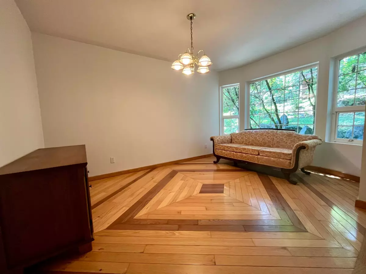 Breakfast Nook Photo of 6080 Ross Road, Chilliwack, BC