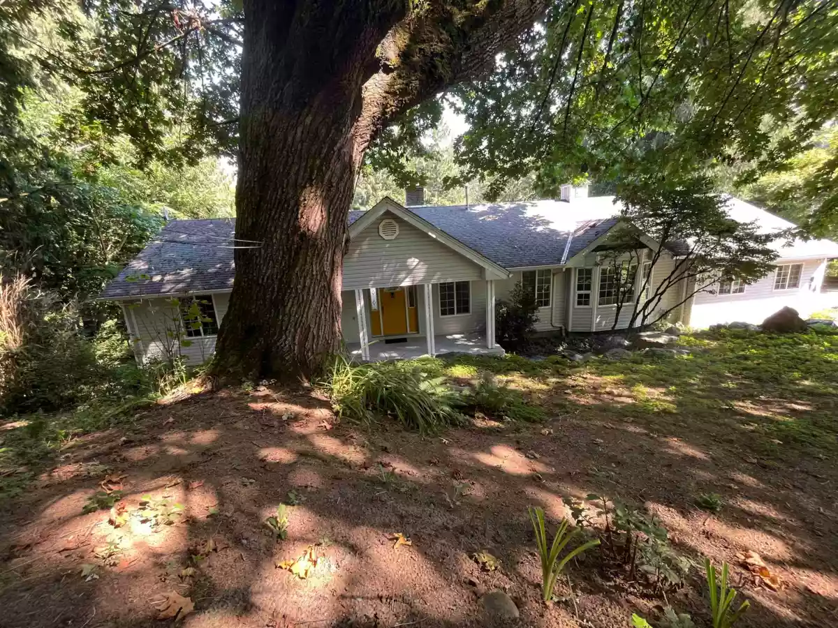 Swimming Pool Photo of 6080 Ross Road, Chilliwack, BC