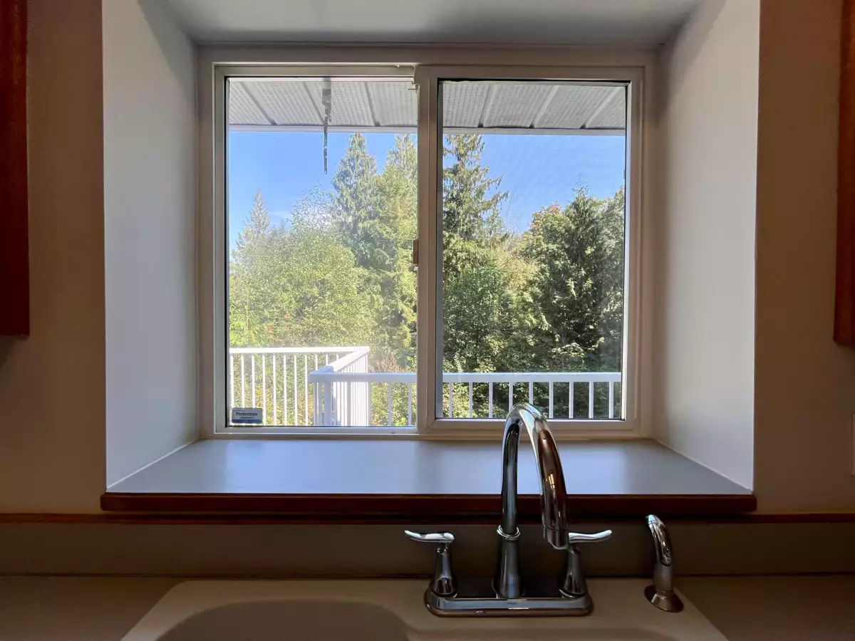 Walk-In Closet Photo of 6080 Ross Road, Chilliwack, BC