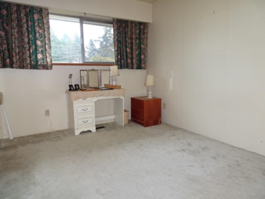 Walk-In Closet Photo of 6229 Denbigh Avenue, Burnaby, BC