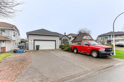 Family Room Photo of 9420 157 Street, Surrey, BC